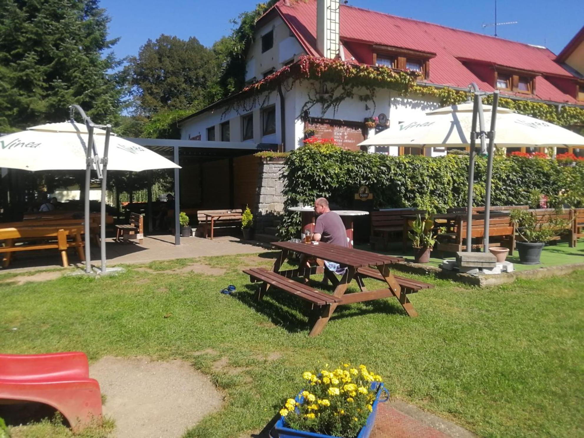 Hotel Kormoran Zlenice Zewnętrze zdjęcie