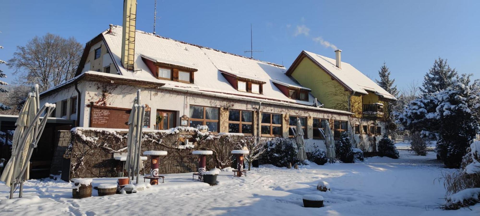 Hotel Kormoran Zlenice Zewnętrze zdjęcie