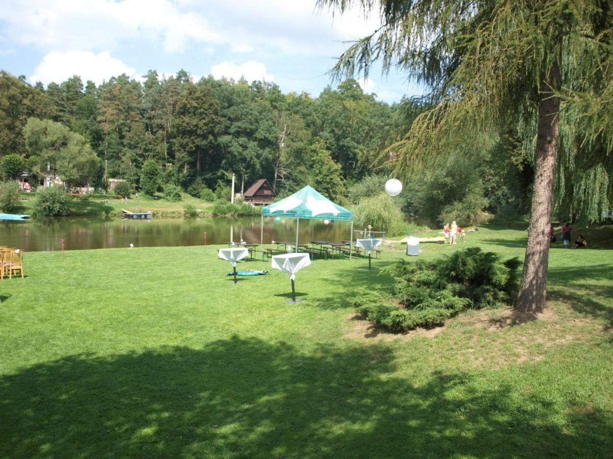 Hotel Kormoran Zlenice Zewnętrze zdjęcie